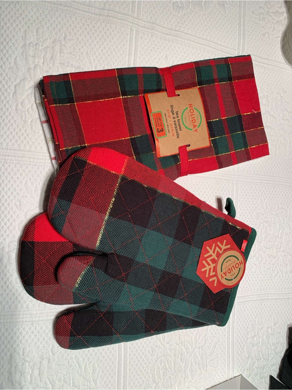 Plaid Oven Mitts and Towel Set - Red & Green